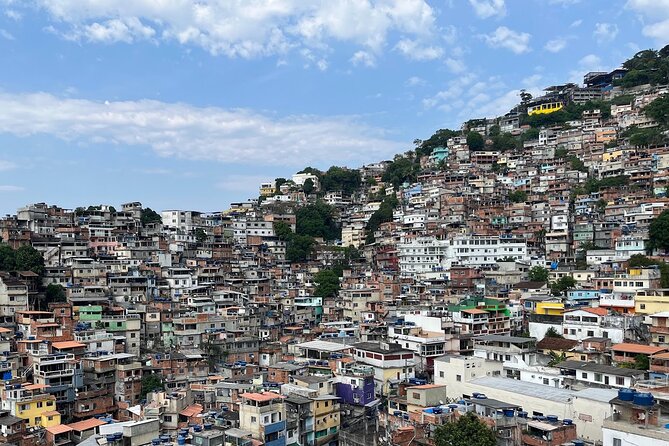 2h30 circuit in the Vidigal Favela - Starting at Praça do Vidigal at 8:00 am