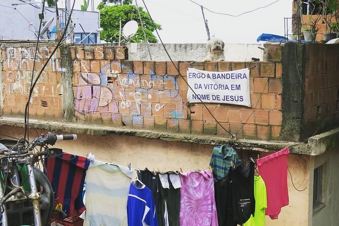 A socio-educational and gastronomic experience in the Vidigal favela - Starting near Leblon and entering Vidigal
