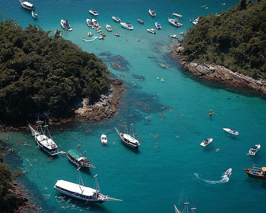 Adventures in Angra and Ilha Grande with Guide and Lunch - Buffet lunch at Praia de Japariz
