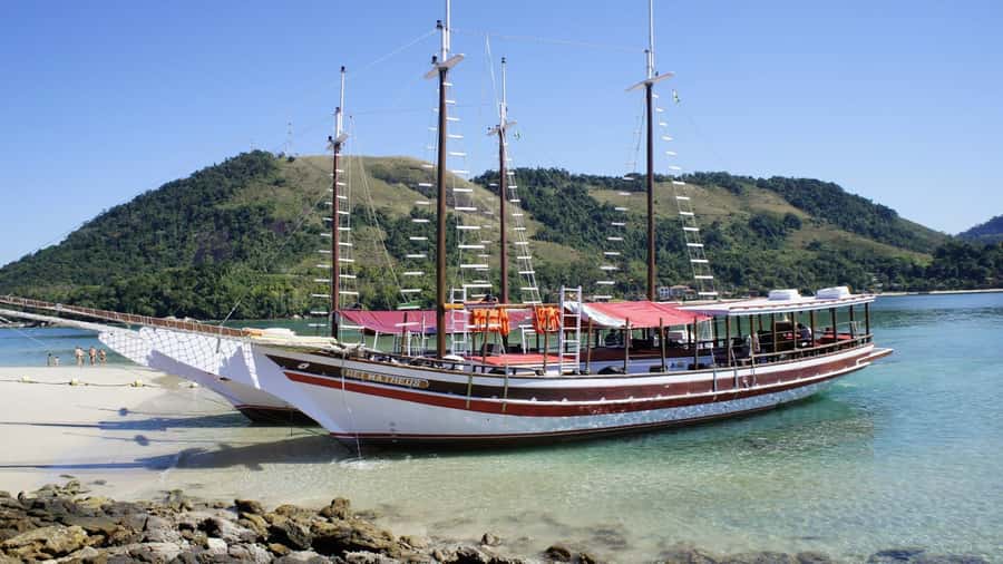 Angra dos Reis: Boat Tour in Ilha Grande and Lagoa Azul - Praia das Flechas brings useful facilities
