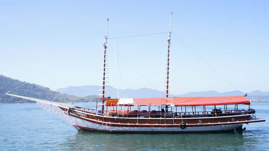 Angra dos Reis: Boat Tour in Ilha Grande and Lagoa Azul - Packing and spending advice