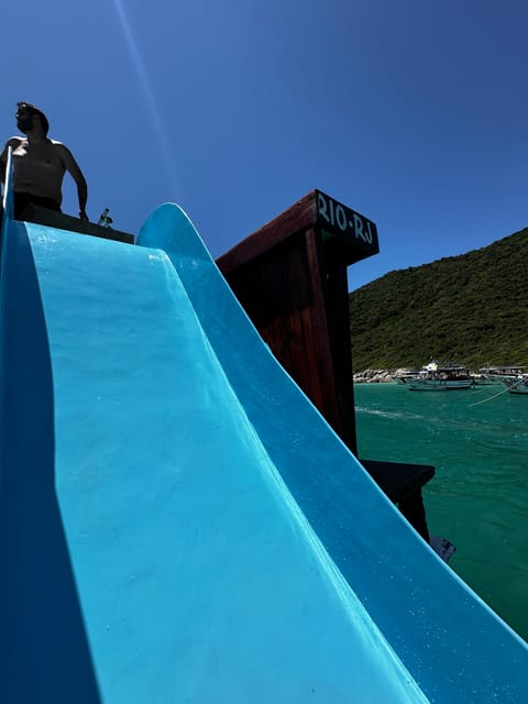 Arraial do Cabo: Boat Trip with Waterslide - Pontal do Atalaia and the famous staircase