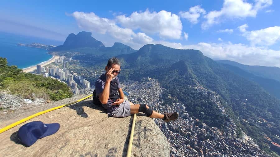 AVenturismo 2 Irmãos hill + Vidigal Favela - Local bars, restaurants, and Brazilian street food
