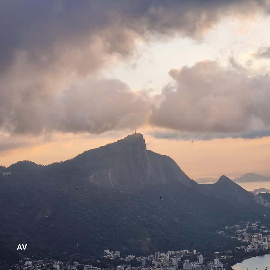 AVenturismo 2 Irmãos hill + Vidigal Favela - Photography rules and the included 4K media