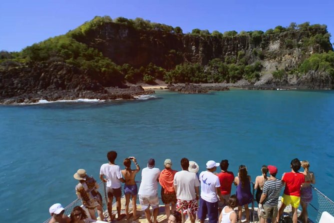 Baia do Sancho Boat Tour - Leaving Santo Antônio before the island heats up