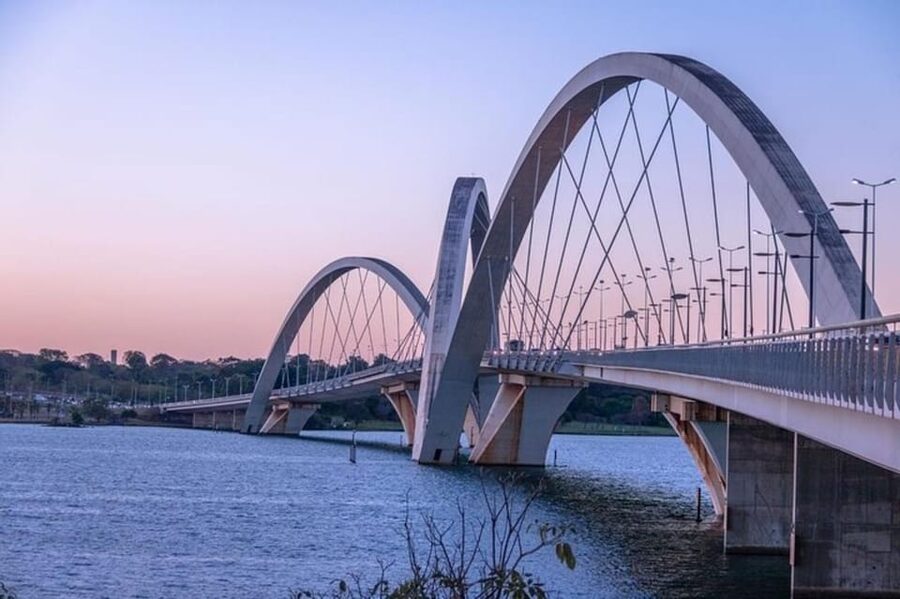 Brasilia : Private Custom Tour with a Local Guide - The walking promise and the distance problem