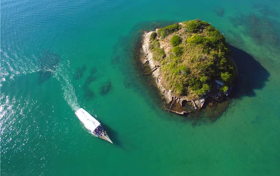 Búzios 2.5-Hour Schooner Boat Experience - João Fernandes and Fernandinho: the first swim stop