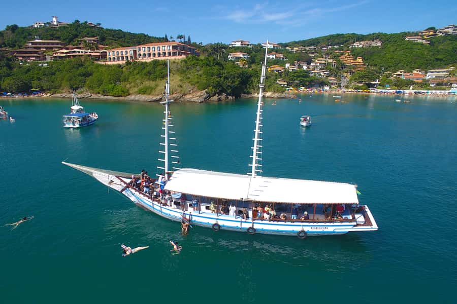 Búzios 2.5-Hour Schooner Boat Experience - Meeting the boat beside the Bardot statue
