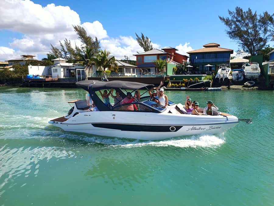 Búzios: Speedboat tour of 2 islands and 11 beaches - Tartaruga and the first swim