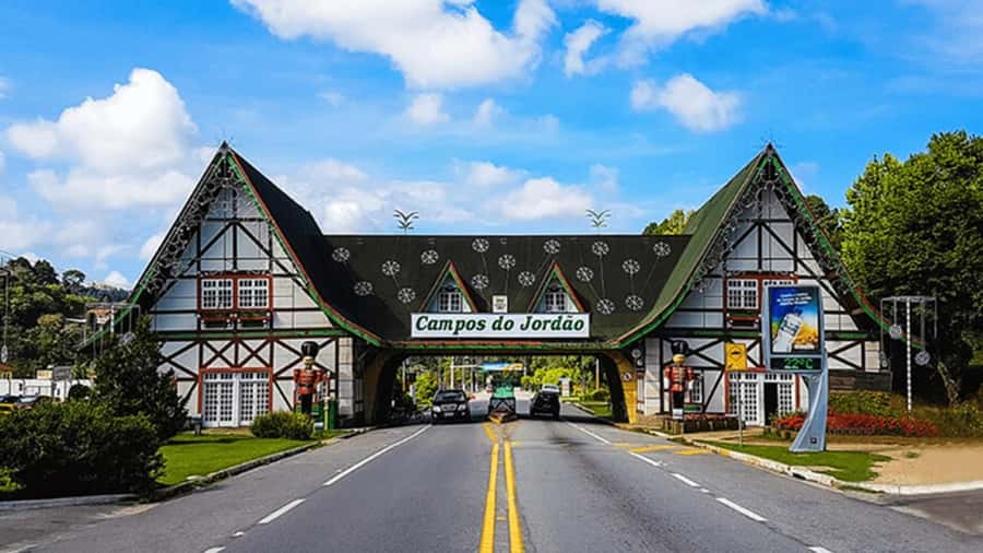 Campos do Jordão: Private 8 Hour Tour - Chocolate, souvenirs, and the Cacau Show stop