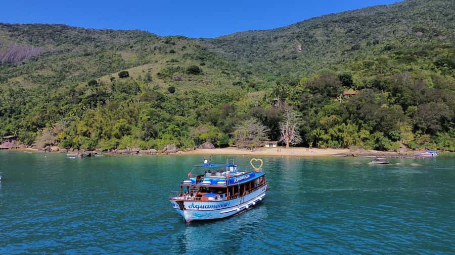 Discover Paraty's Best Islands on an Exclusive Schooner Tour - Ilha dos Cocos: Your First Hour in the Water