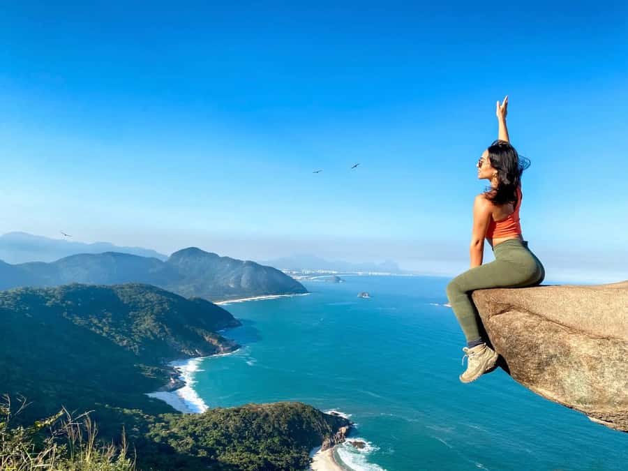 Discover Pedra do Telégrafo: Scenic Hike with Expert Guide - Hiking the moderate 3.5-kilometer trail