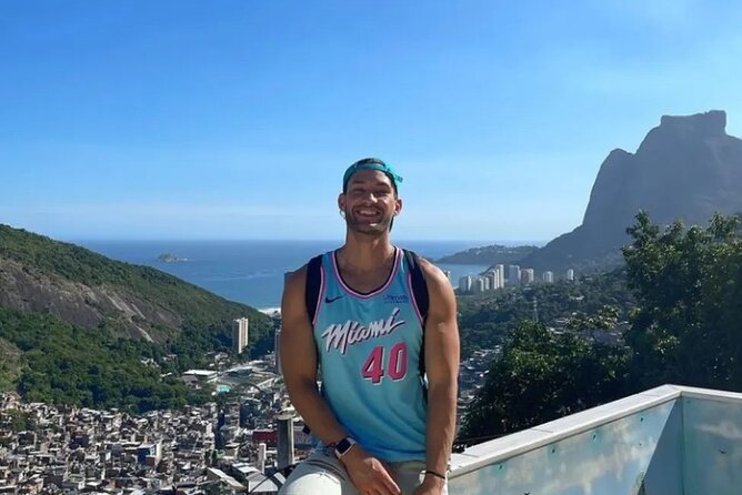 Explore the history and culture of Favela da Rocinha - Starting at São Conrado metro station
