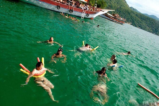 Exploring Angra Dos Reis and Ilha Grande in One Day - Aracatibinha Beach, quiet but not always pristine