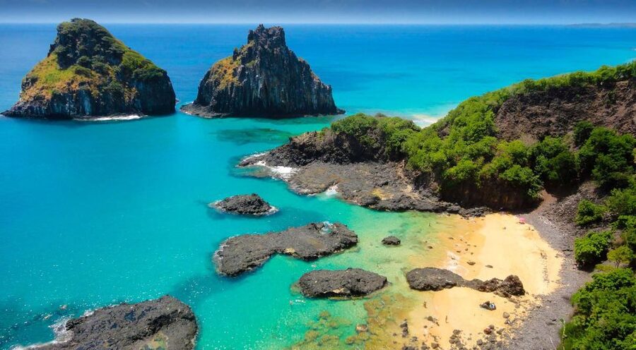 Fernando de Noronha: 7-Hour Island Adventure - Baía dos Porcos is small, scenic, and worth careful timing