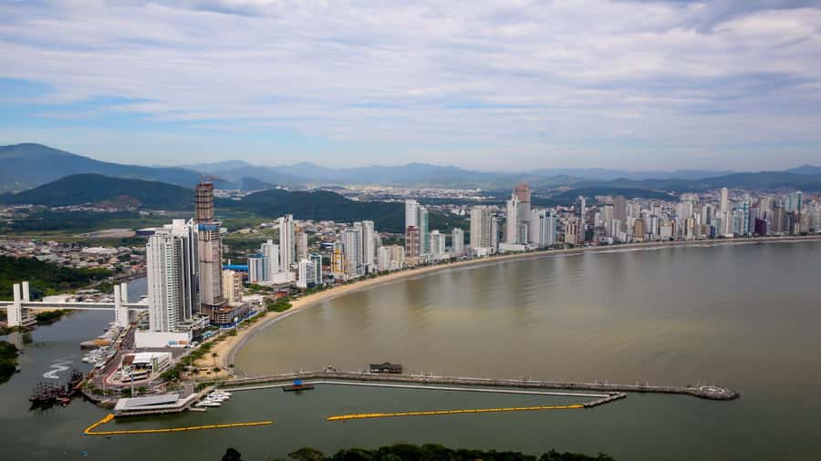 Florianópolis: Balneario Camboriu and Unipraias Park Tour - Central Beach and Atlantic Avenue at an easier pace