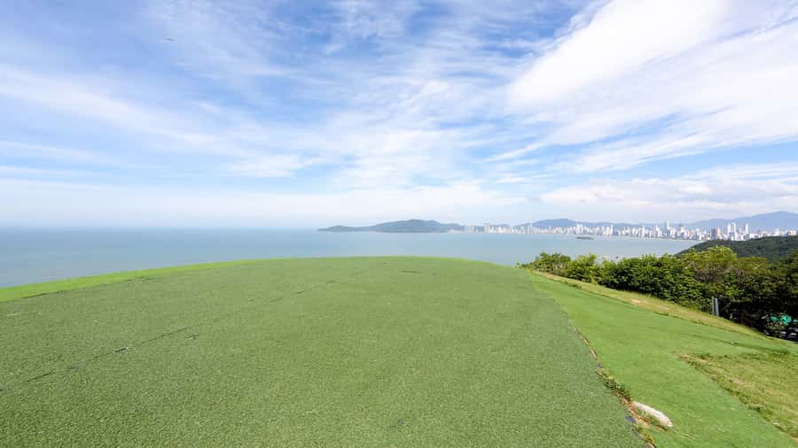 Florianópolis: Balneario Camboriu and Unipraias Park Tour - The northern and southern beaches, restaurants, and hotels