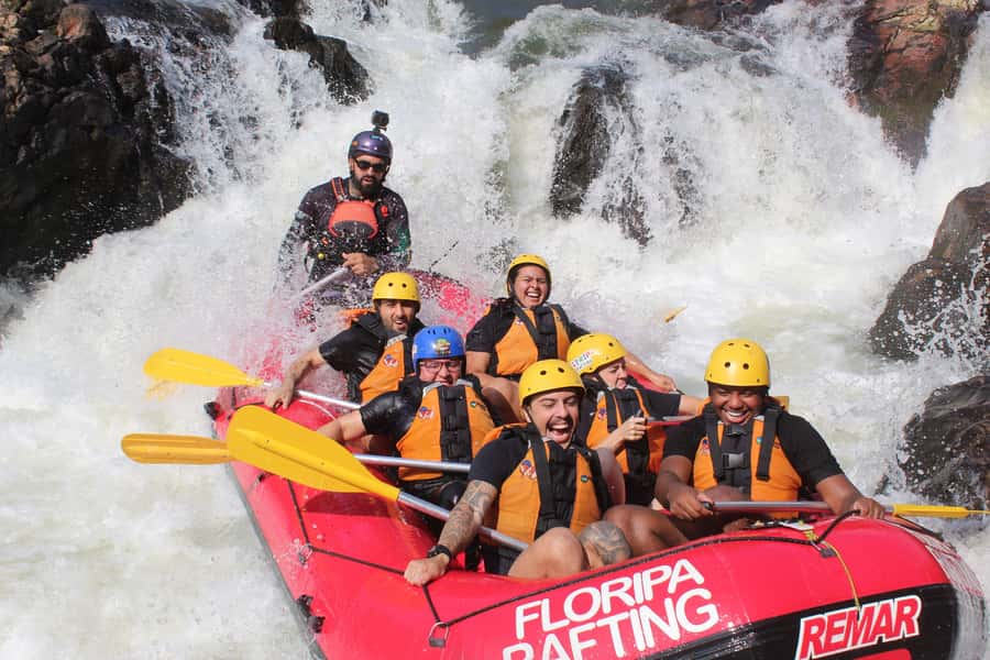 Florianópolis: RAFTING AVENTURA - Rock jumps and a fruit break