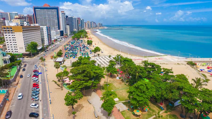 Fortaleza: Highlights City Tour - Praia do Futuro and Aldeota show two different Fortalezas