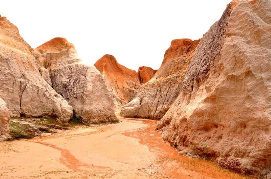 Fortaleza: Tour to Morro Branco and Fontes Beach - What the Portuguese guide can and cannot provide