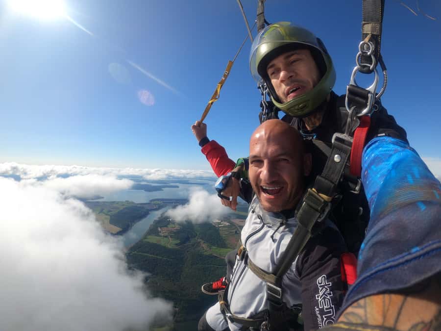 Foz do Iguacu: Skydiving Experience with Photos and Videos - What the three-hour schedule means for your day
