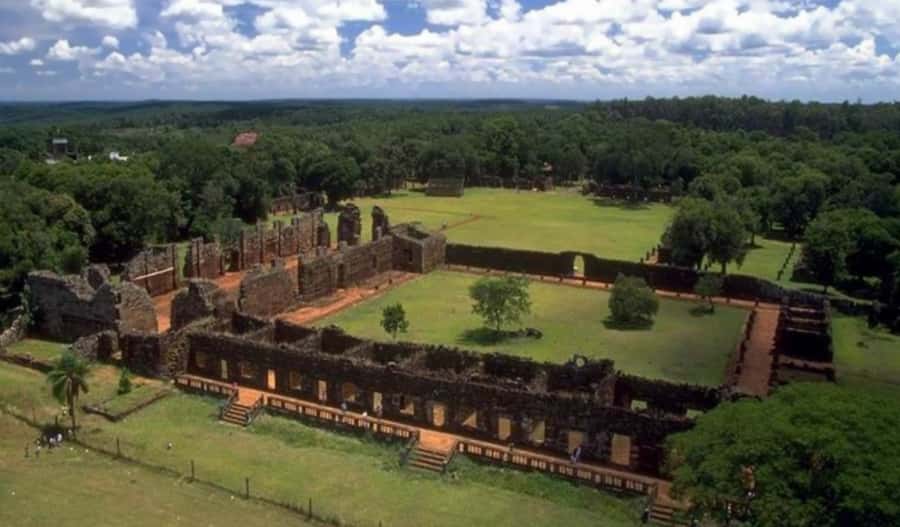 Foz do Iguaçu: Wanda Mines and San Ignacio Ruins Day Trip - The long road to San Ignacio