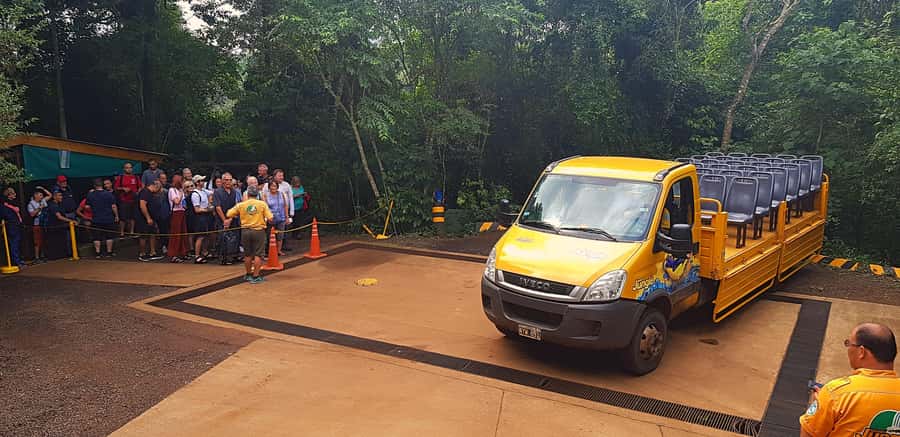 From Foz do Iguaçu: Argentinian Iguazu Falls with Boat Ride - Guides make the logistics worthwhile