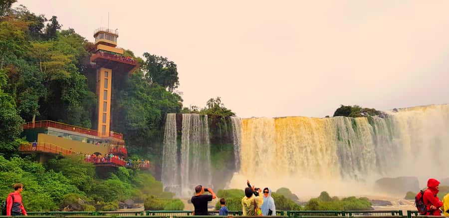 From Foz do Iguaçu: Brazilian Side of the Falls with Ticket - How the guides shape the experience