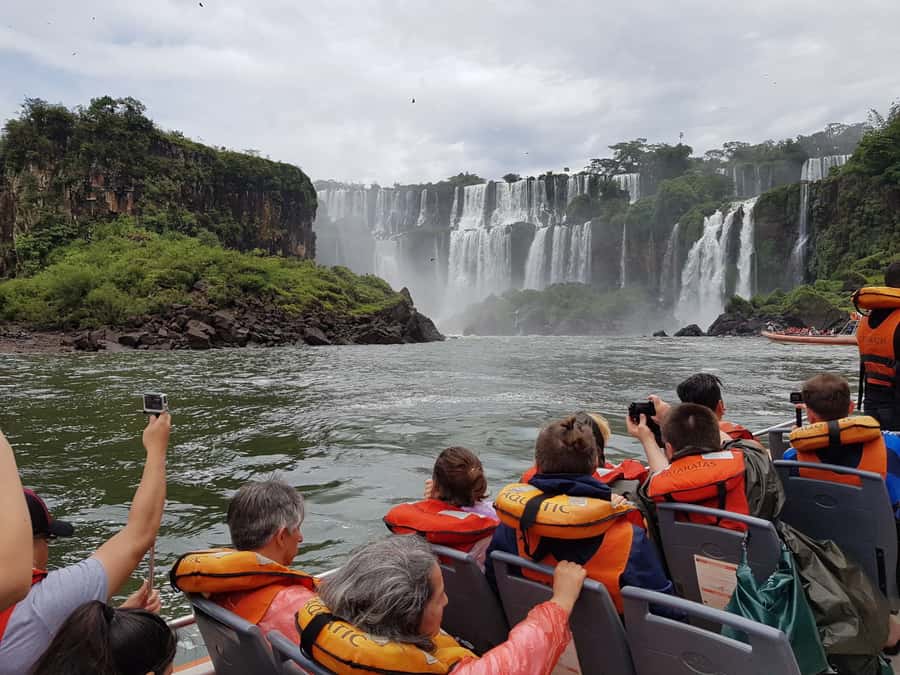 From Foz do Iguaçu: Iguazú Falls Boat Ride Argentina - Entering Iguazú National Park without losing the morning
