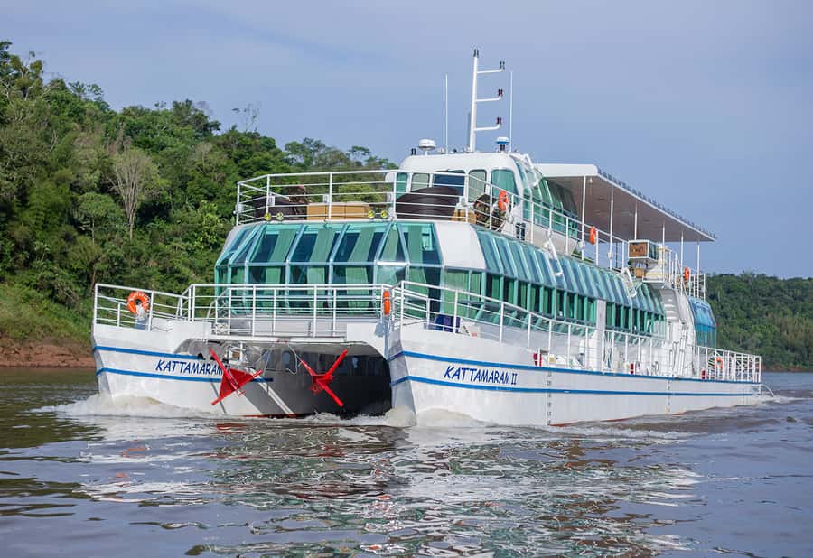 From Foz do Iguaçu: Sunset Catamaran Tour with Meal - Key points to know before you go