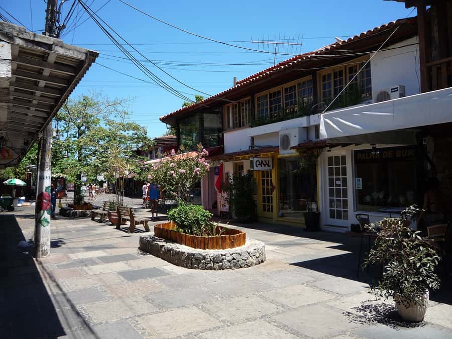 From Rio: Búzios with Boat Tour and Lunch - Lunch at a local restaurant