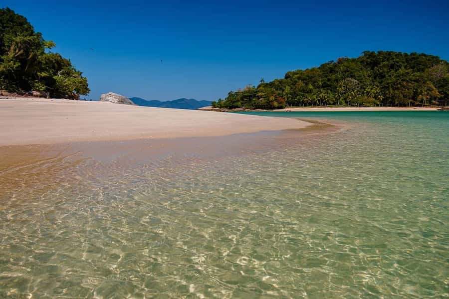 From Rio de Janeiro: Angra dos Reis Boat Trip with Lunch - Cataguases Beach is made for a quick photo stop
