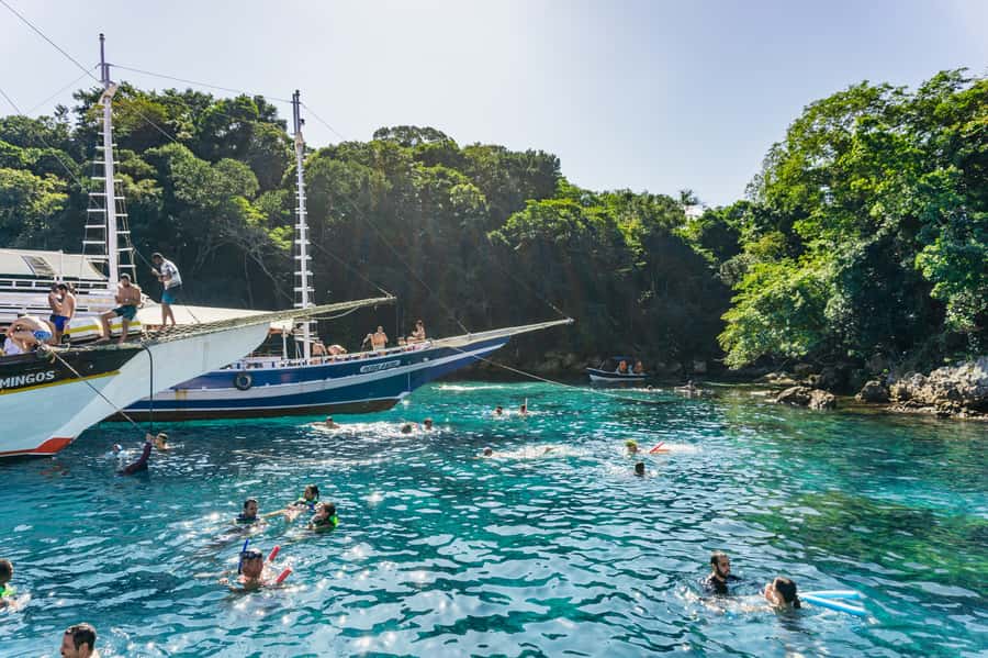 From Rio de Janeiro: Angra dos Reis Boat Trip with Lunch - Japariz or Araçá brings the meal stop