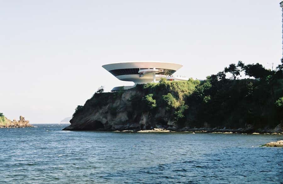 From Rio de Janeiro: Niterói Day Trip - Juscelino Kubitschek Square and the waterfront setting