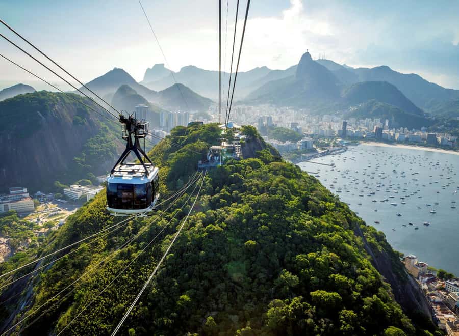 From Rio de Janeiro: Sugarloaf Mountain Tour with Cable Car - The guide can change the feel of the visit
