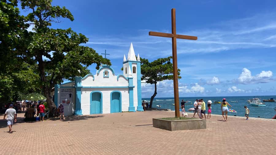 From Salvador: Praia do Forte & Guarajuba Beach Daytrip - Guarajuba Beach for lunch and clear water