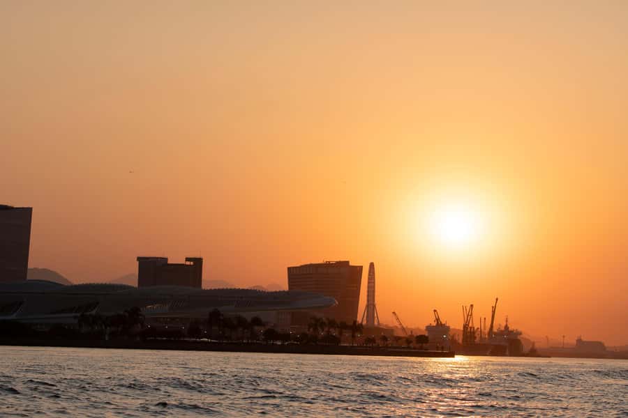 Glória: Sunset Speedboat Cruise with Drinks and Snacks - Leaving Marina da Glória for Guanabara Bay