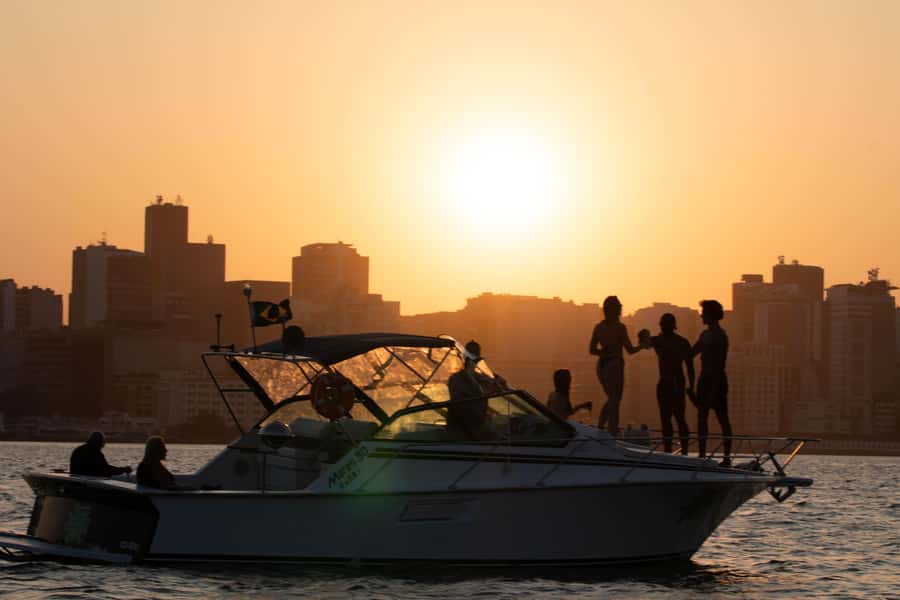 Glória: Sunset Speedboat Cruise with Drinks and Snacks - Who will enjoy this Rio boat trip?