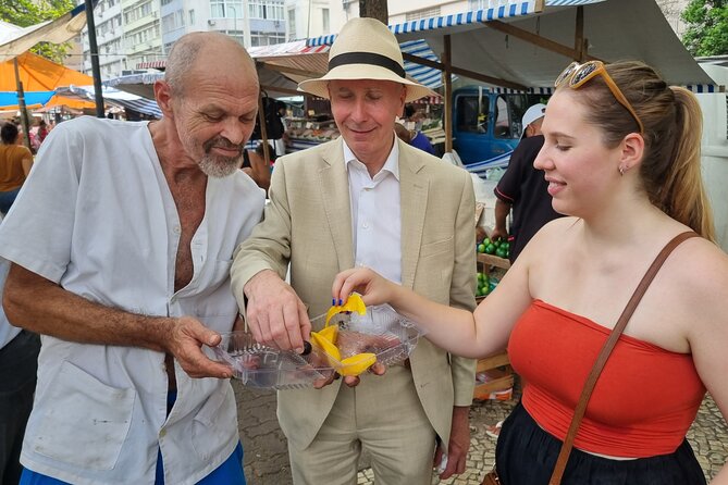 Guided Market Fruit Tasting in Rio with 15+ Exotic Flavors - Who will enjoy this Rio food walk?