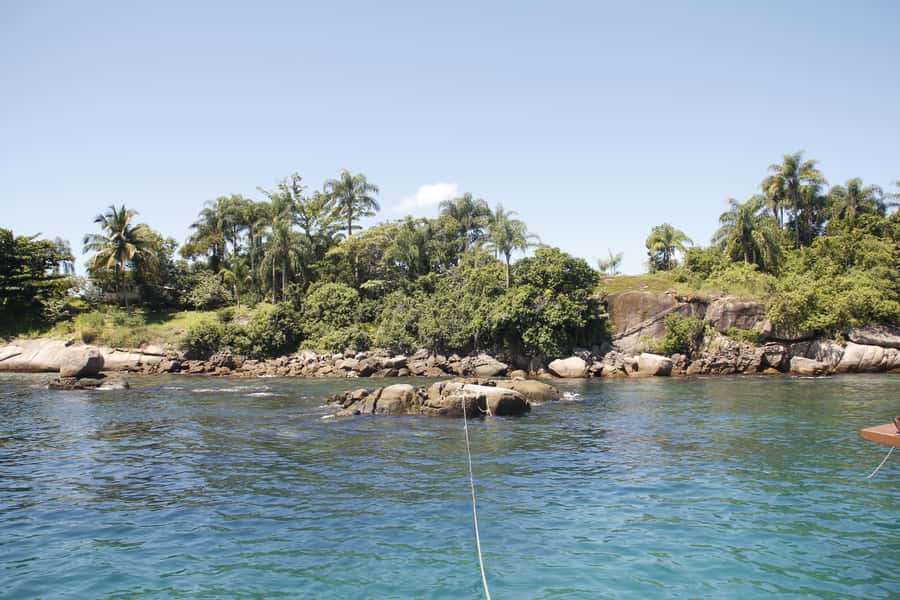 Half-Day Schooner Cruise and Snorkeling in Paraty Bay - Safety briefing, fruit, and the lunch decision