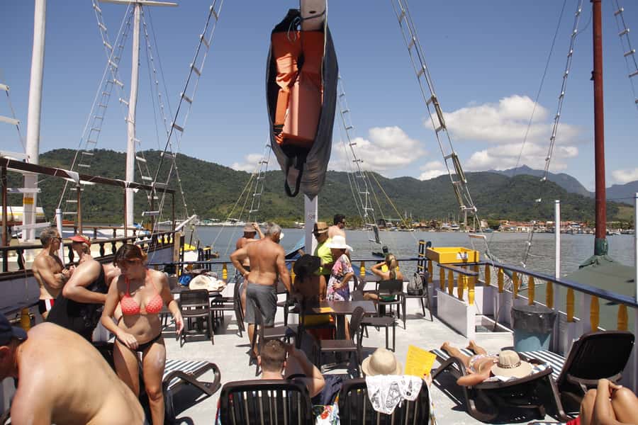 Half-Day Schooner Cruise and Snorkeling in Paraty Bay - Lula’s Beach and the pleasure of a quiet swim