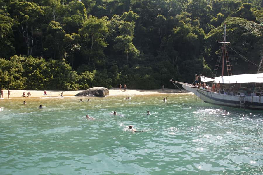 Half-Day Schooner Cruise and Snorkeling in Paraty Bay - Getting to the schooner at Paraty’s historic center