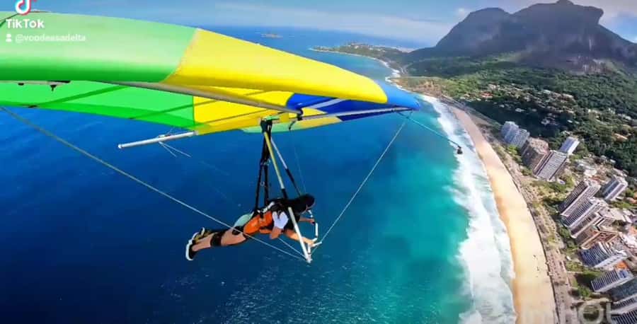 Hang gliding flight in Rio de Janeiro - From the flying club to Pedra Bonita