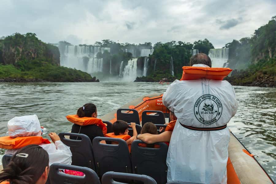 Iguassu Falls: Guided Tour & Macuco Safari on Pontoon Boats - Guides, languages, and the pace of the day