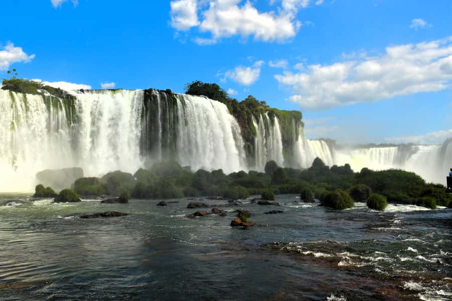 Iguassu Waterfalls: 1 Day Tour Brazil and Argentina's sides - The essential facts at a glance