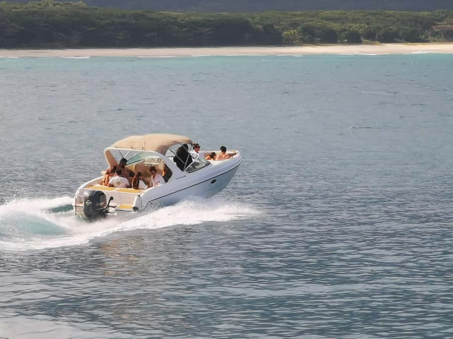 Ilha Grande: 360° Circumnavigation Speed Boat Tour - 8h - The water-entry issue is the main drawback