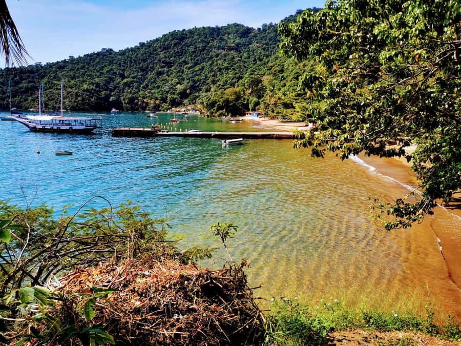 Ilha Grande: 360° Circumnavigation Speed Boat Tour - 8h - The lunch stop, with food sold separately