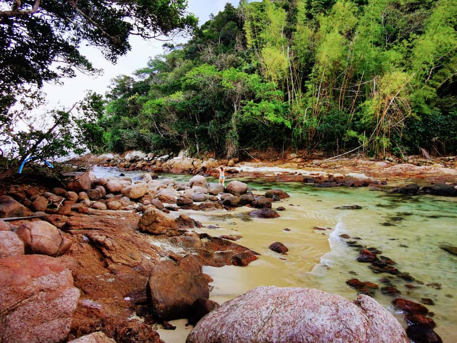 Ilha Grande: 6-Hour Speedboat Tour to Blue and Green Lagoons - Crowds, comfort, and getting on and off