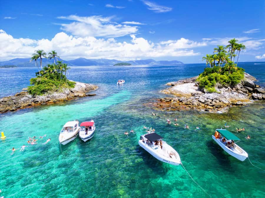 Ilha Grande: 7h Speedboat Tour of Paradise Islands - Starting at Vila do Abraão and crossing the bay