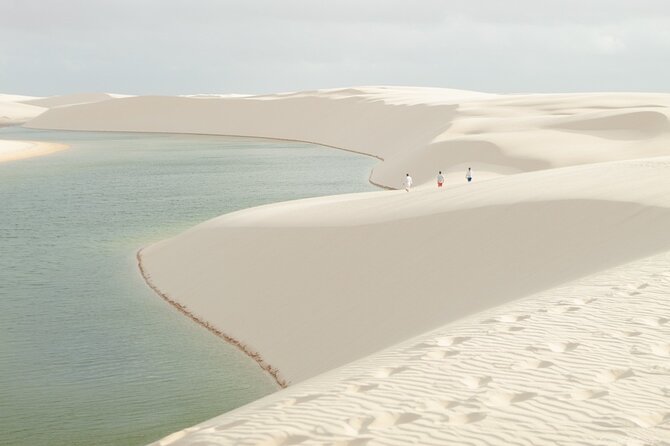 Lagoa Bonita Trail - Crossing the Preguiças River and reaching the park